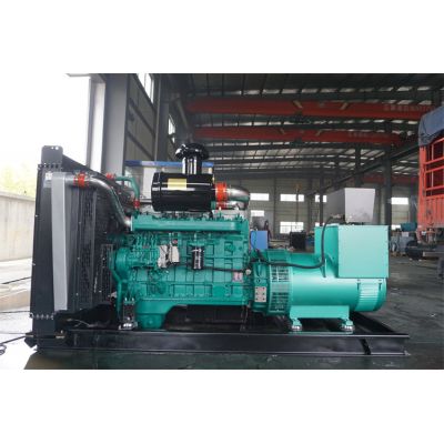 200kw乾能柴油發(fā)電機(jī)組-乾能6缸柴油機(jī)QN9D310D2柴油發(fā)電機(jī)組,缸徑/行程：114/144mm,柴油發(fā)電機(jī)組水冷發(fā)動(dòng)機(jī)功率228KW,柴油發(fā)電機(jī)組配套馬拉松斯坦福發(fā)電機(jī)。廠價(jià)直銷(xiāo)歡迎選購(gòu)：13773399855。
  