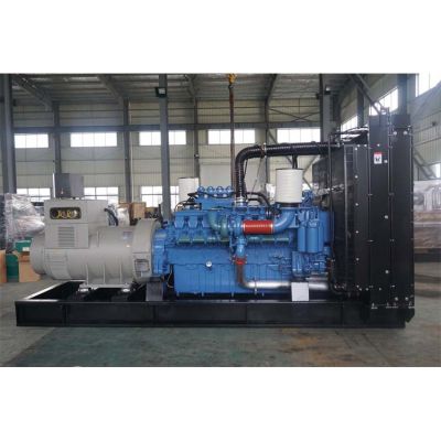 900kw奔馳柴油發電機組-奔馳18缸柴油機缸徑/行程：130/150mm,水冷發動機功率1000KW,配套馬拉松斯坦福發電機。廠價直銷歡迎選購：13773399855。